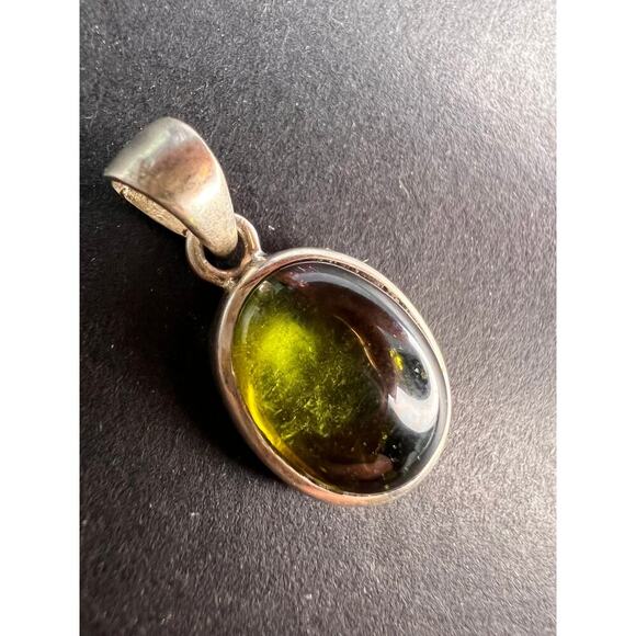 NEW Green with pink tourmaline sterling silver pendant 2.34 grams - Picture 1 of 12